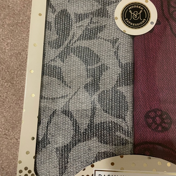 Pashmina Scarf Set - Picture 4 of 4